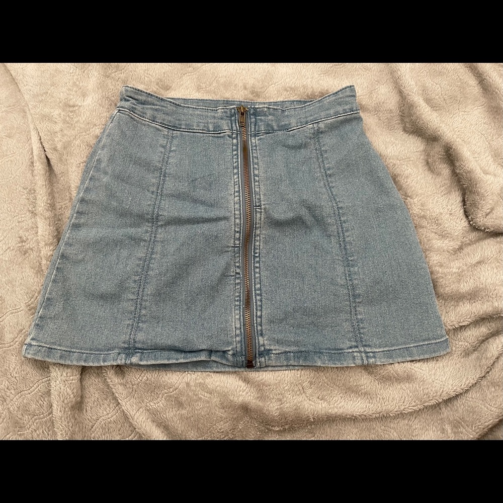 Forever 21 Zip Up Denim Skirt
